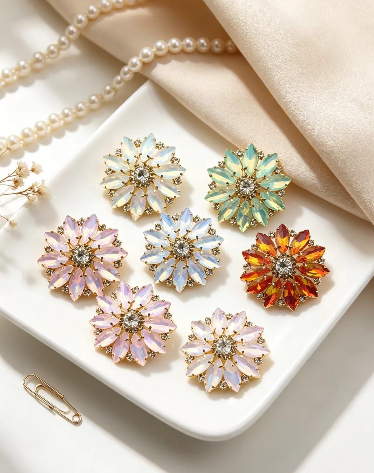 Blumenförmige Harz-Kristallknö – Sew On Rhinestone Bewertung und Preis